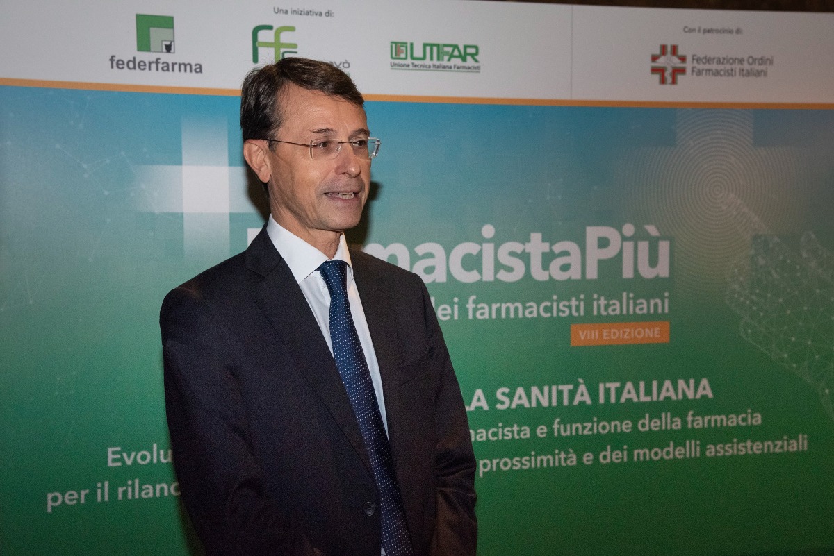 Orgoglio e soddisfazione dei farmacisti italiani per l’onorificenza di Cavaliere al Merito conferita ad Andrea Mandelli   