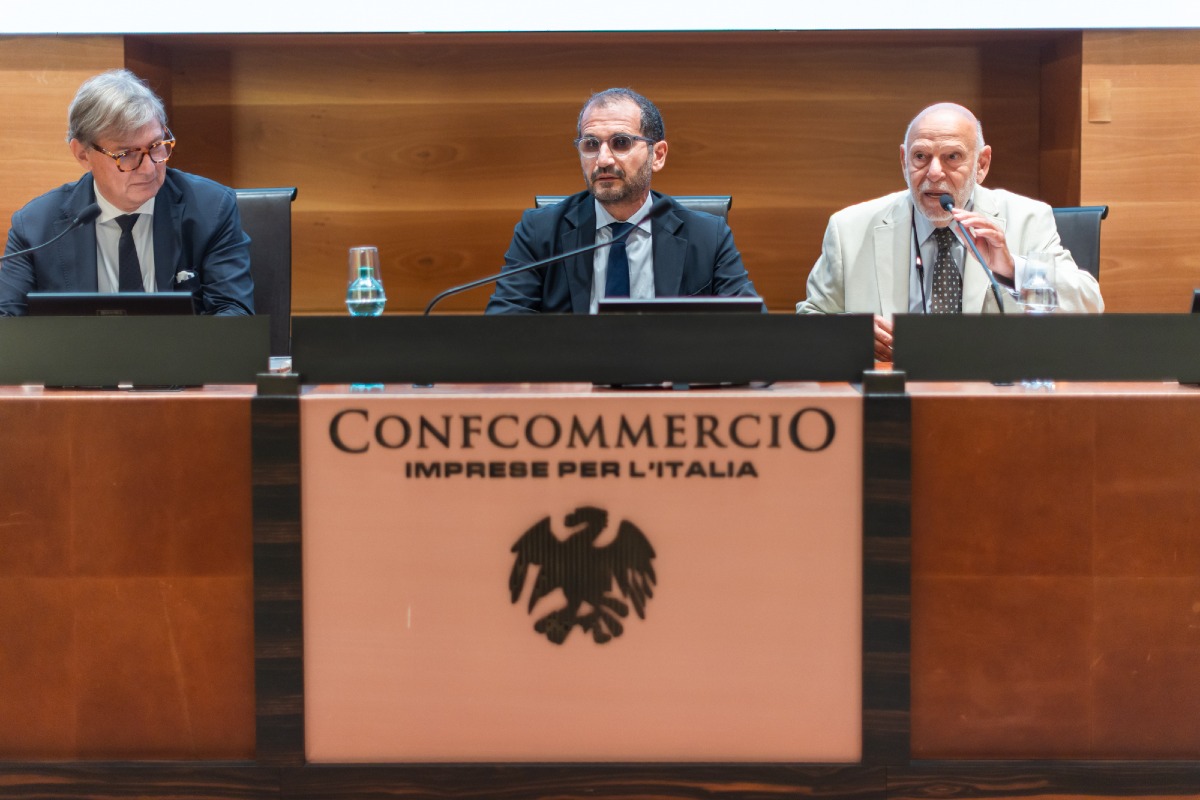 Farris: “Un successo l’Assemblea Adf, e un sentito grazie al Sottosegretario on. Gemmato e al Vicepresidente Confcommercio Da Pozzo che hanno ribadito il valore strategico delle Distribuzione farmaceutica nel sistema economico e sanitario italiano” 