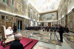 Papa Bergoglio ai farmacisti ospedalieri: siete i professionisti del servizio nascosto. Tenete alta la competenza e l'etica, evitando la cultura dello scarto 